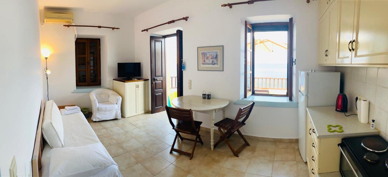 Villa Amalia Chalki Town ภายนอก รูปภาพ