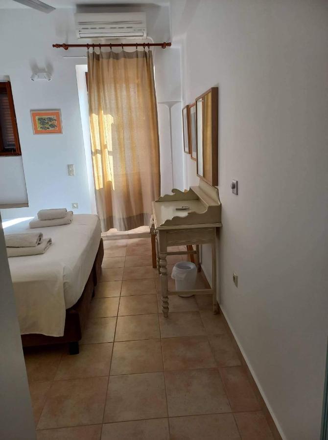 Villa Amalia Chalki Town ภายนอก รูปภาพ