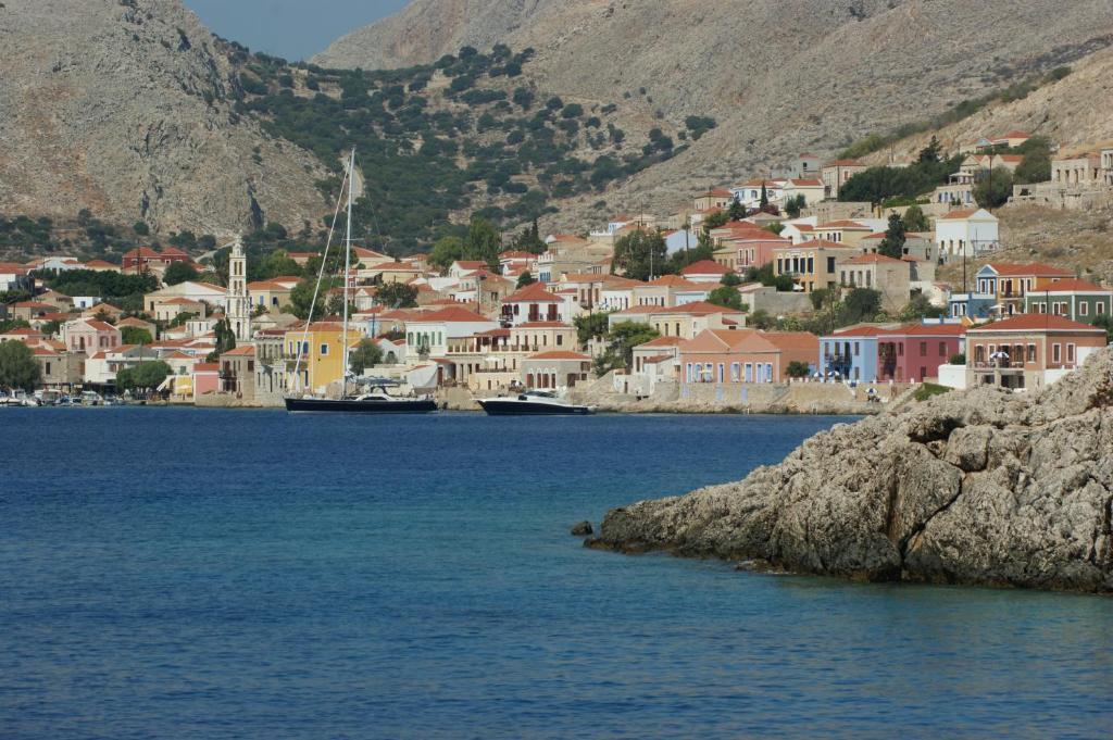 Villa Amalia Chalki Town ภายนอก รูปภาพ